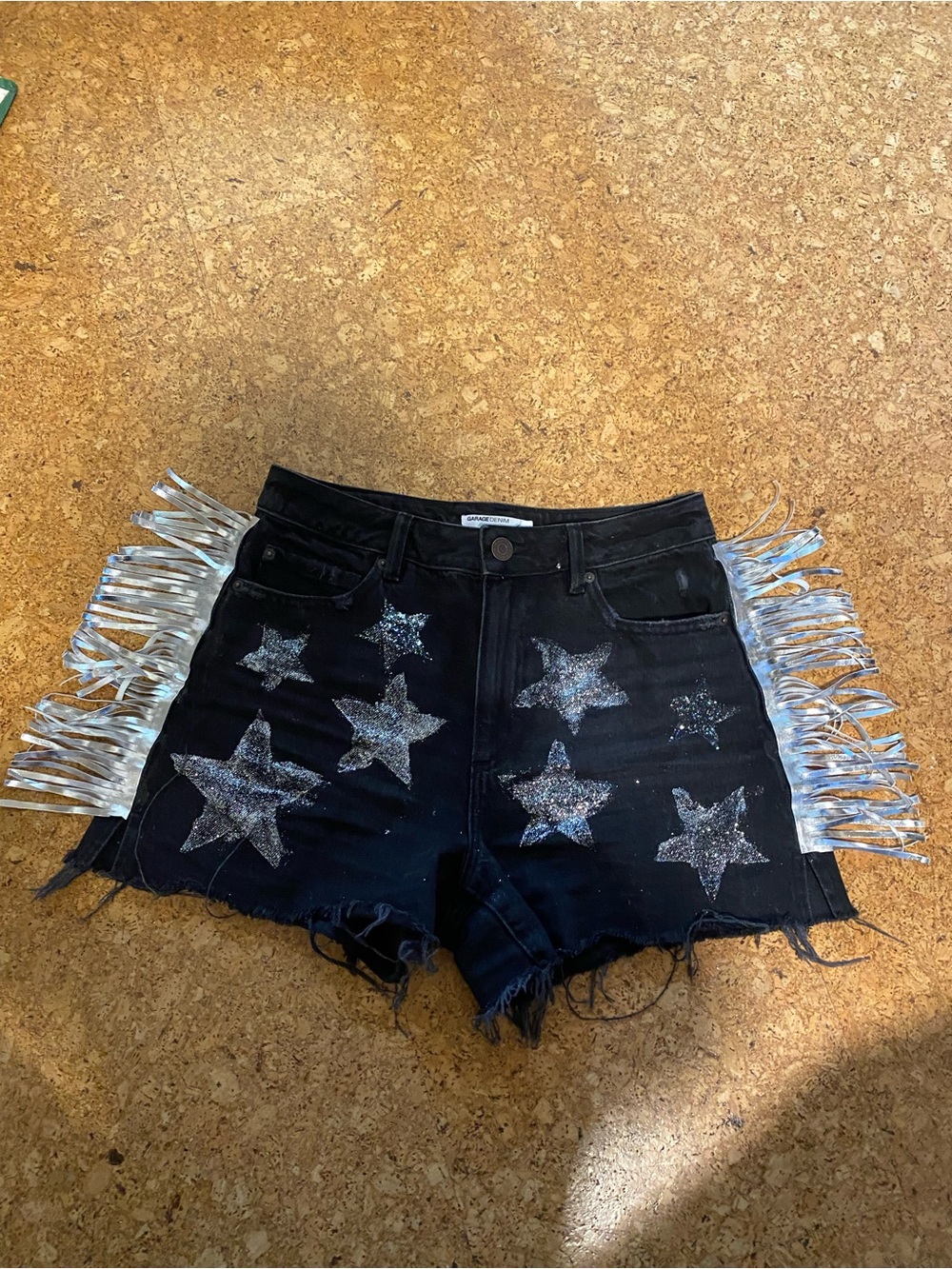 📌Black Star Appliqué Fringe Denim Shorts